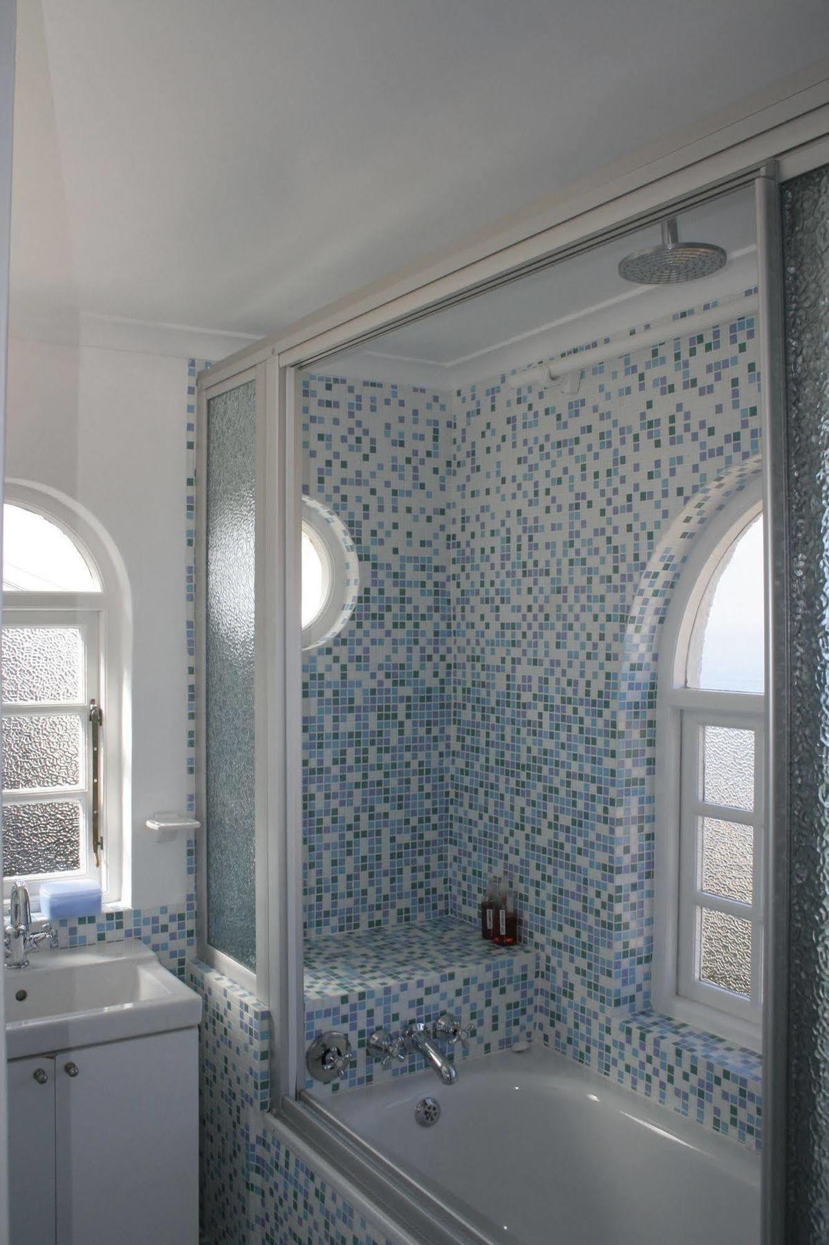 Bed & Breakfast Blue On Blue
